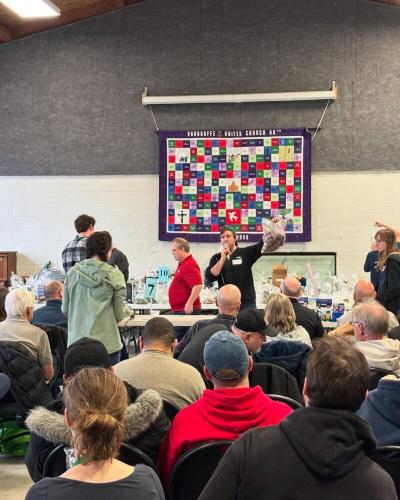 Auctioneer Looking for Bids